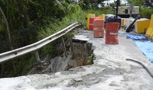 Quejas por lentitud en reparaci&oacute;n de tramo colapsado en la carretera Casabito–Constanza