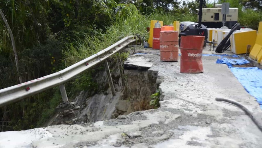 Quejas por lentitud en reparación de tramo colapsado en la carretera Casabito–Constanza Quejas por lentitud en reparación de tramo colapsado en la carretera Casabito–Constanza