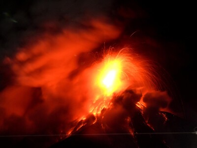 Evacúan aldeas en Guatemala por erupciones del volcán de Fuego
