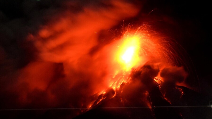 Evacúan en Guatemala a dos aldeas ante aumento de erupciones de volcán de Fuego Evacúan en Guatemala a dos aldeas ante aumento de erupciones de volcán de Fuego