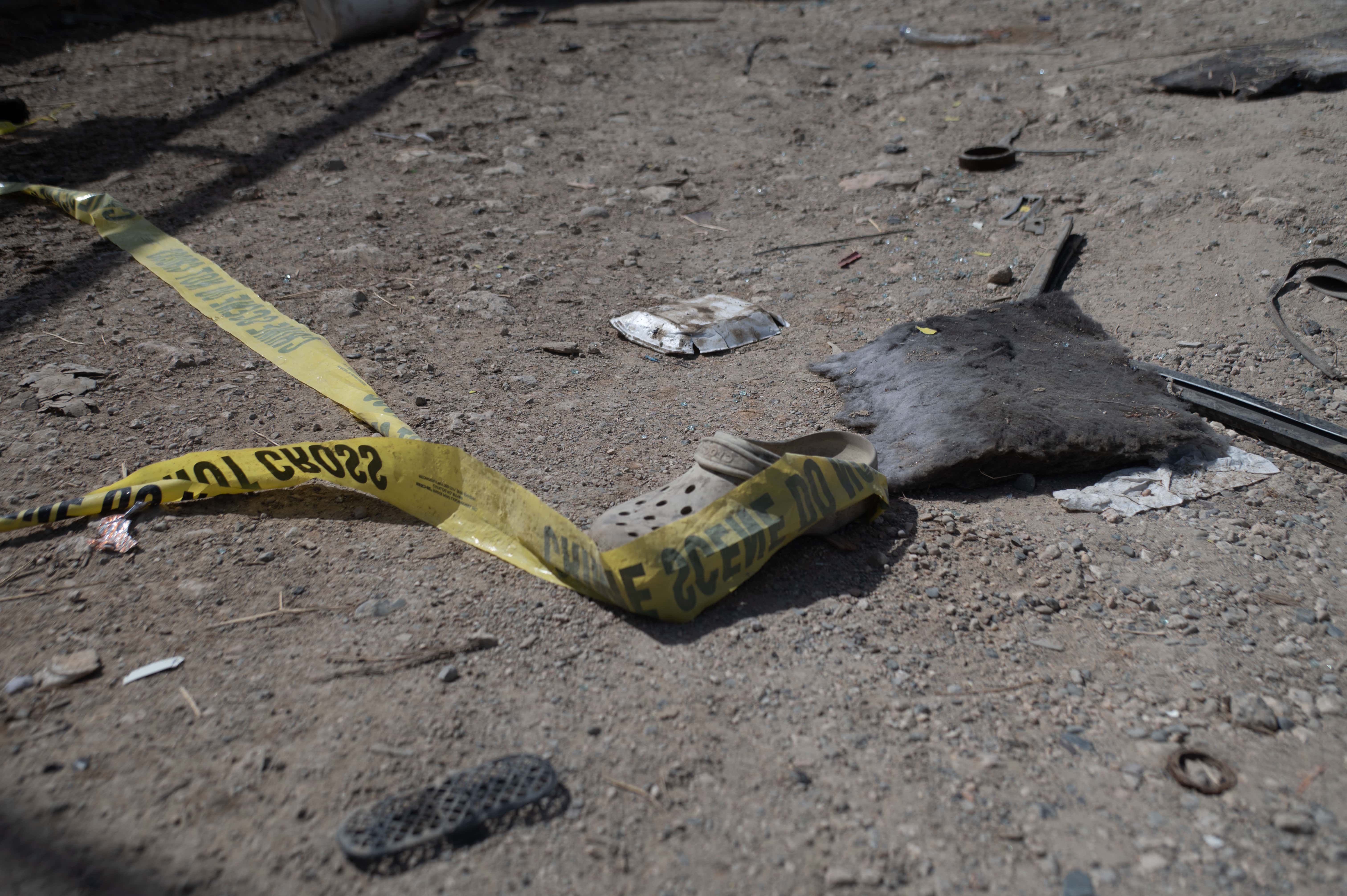Piezas quedaron esparcidas tras la explosión registrada eel sector Monte Adentro en San Cristóbal.