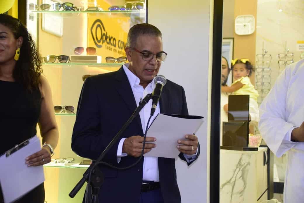 Arnaldo Brito, presidente ejecutivo del centro óptico.