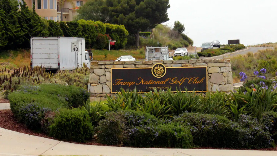 Arrestan a hombre armado en el club de golf de Trump antes de su visita a Los Ángeles Arrestan a hombre armado en el club de golf de Trump antes de su visita a Los Ángeles