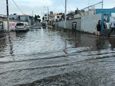 Calle Hípica se inunda con cada lluvia en Brisas del Este