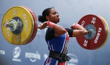 Dahiana Ortiz se ba&ntilde;a de oro en la halterofilia de Santo Domingo 2026