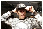 Perez Hilton fue trasladado a un hospital tras autolesionarse durante una transmisión en vivo Perez Hilton fue trasladado a un hospital tras autolesionarse durante una transmisión en vivo