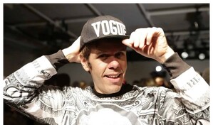 Perez Hilton fue trasladado a un hospital tras autolesionarse durante una transmisi&oacute;n en vivo