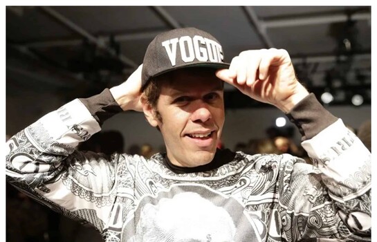 Perez Hilton fue trasladado a un hospital tras autolesionarse durante una transmisi&oacute;n en vivo