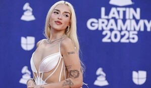 La cantante Elena Rose desfila en Par&iacute;s durante Le D&eacute;fil&eacute; de L&acute;Or&eacute;al