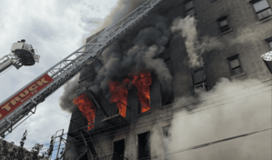 Una persona muere y 14 resultan heridas tras explosi&oacute;n e incendio en edificio en El Bronx