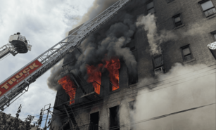 Explosi&oacute;n desata incendio de cinco alarmas en El Bronx; un muerto y 14 heridos