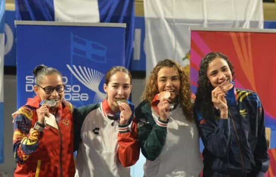 La mexicana Tejeda resiste y se queda con el oro en espada femenina