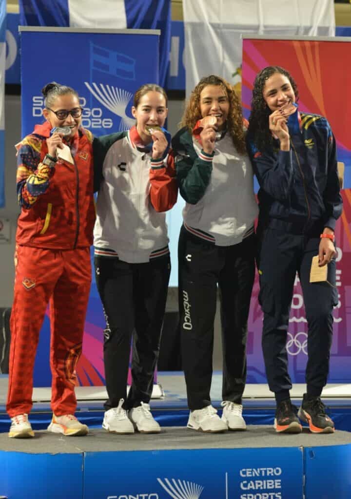 La mexicana Tejeda resiste y se queda con el oro en espada femenina
