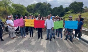 Protestan en comunidad de Santiago en reclamo de obra vial inconclusa
