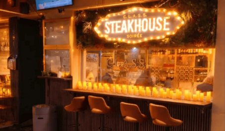 Un restaurante al norte de Miami ofrece cenas elegantes para nudistas