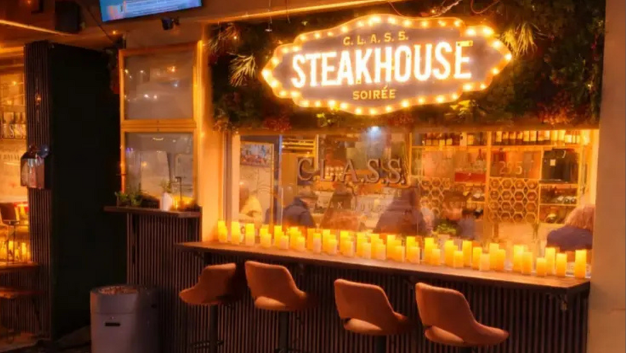 Un restaurante al norte de Miami ofrece cenas elegantes para nudistas Un restaurante al norte de Miami ofrece cenas elegantes para nudistas