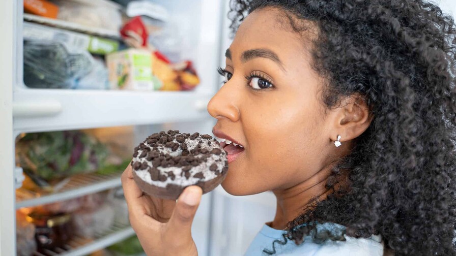 Por qu&eacute; te dan antojos de dulce: 5 causas con explicaci&oacute;n cient&iacute;fica