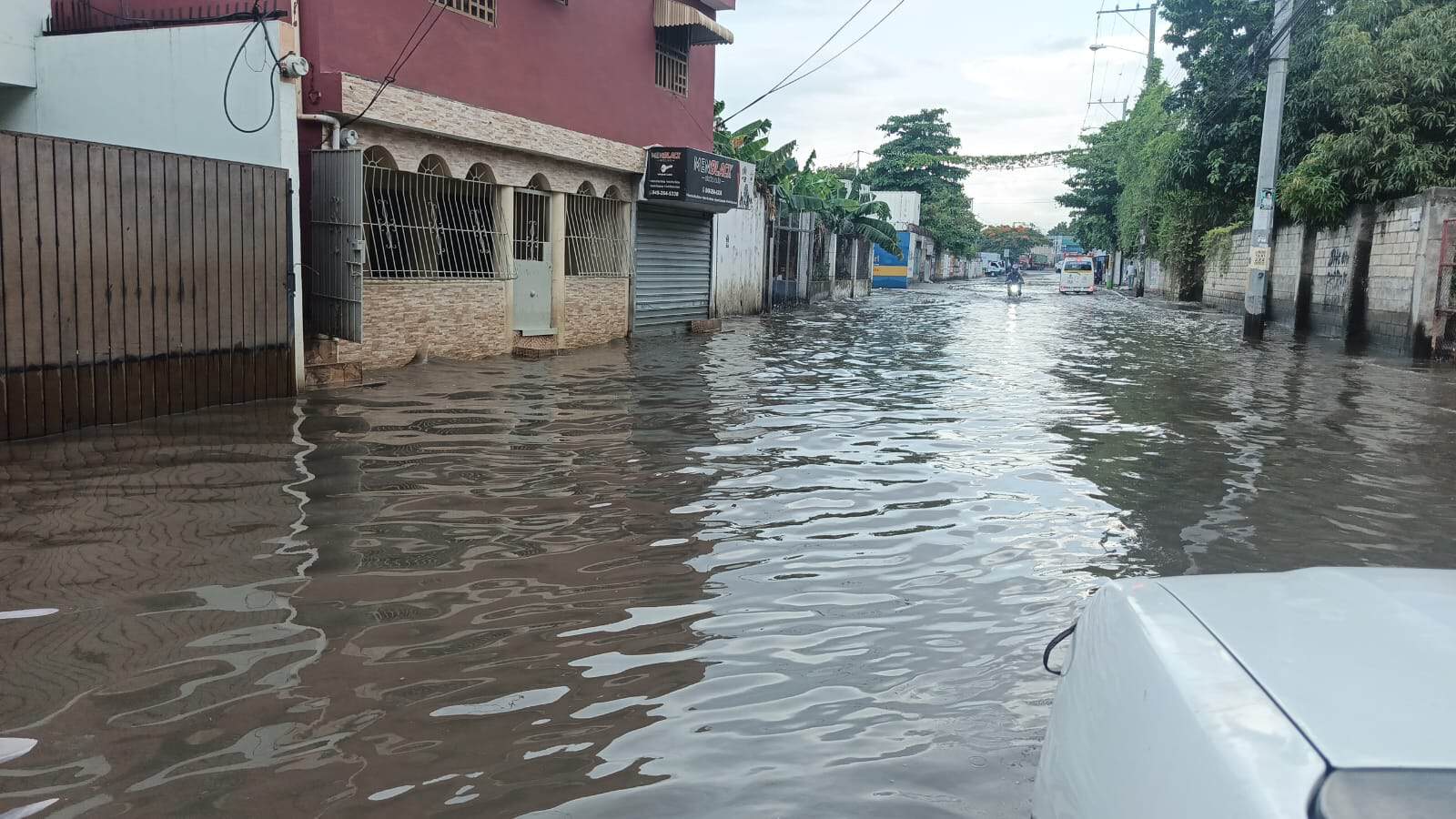 Charco en la calle H&iacute;pica. 