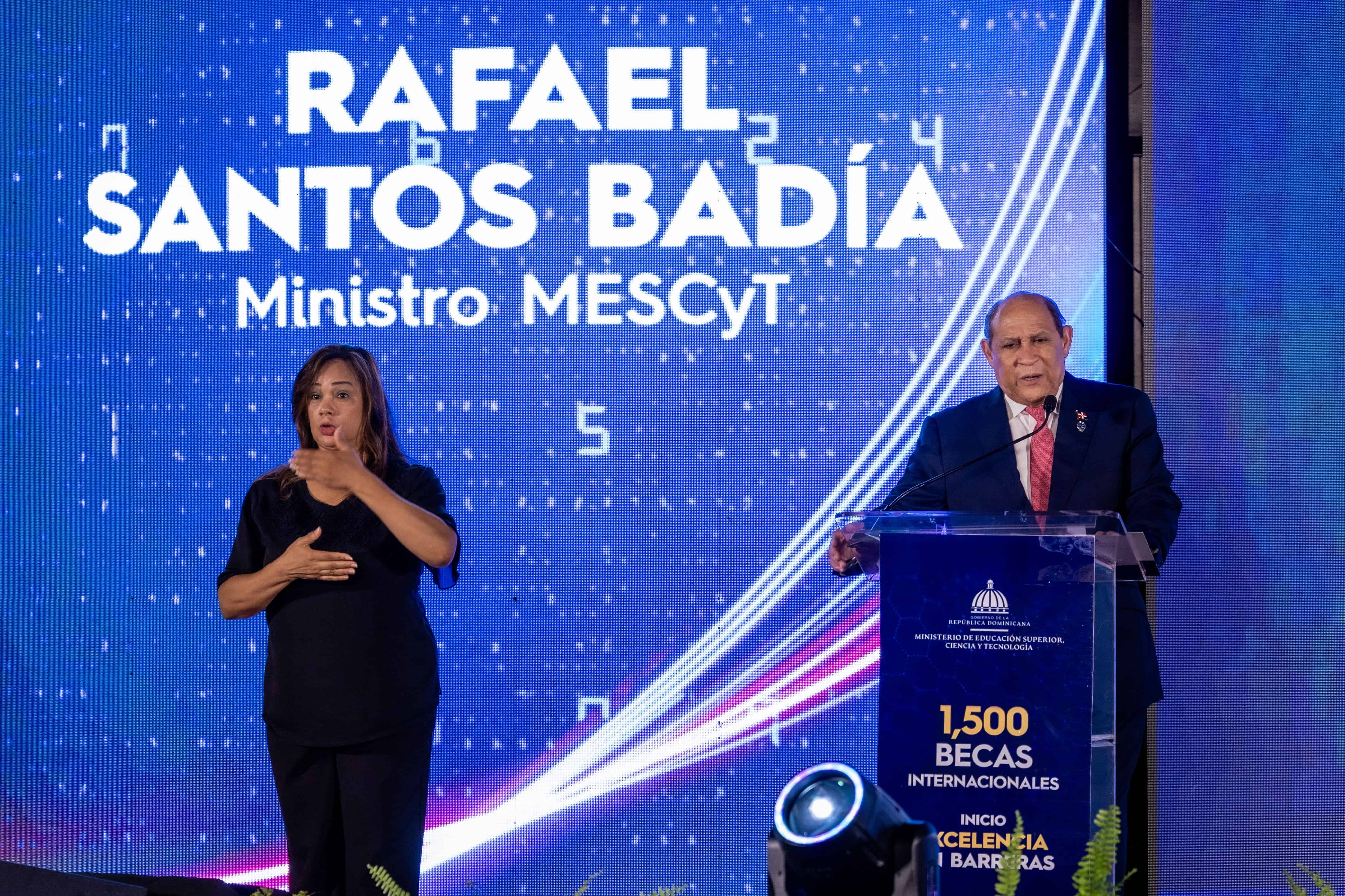 El ministro del Ministerio de Educación Superior, Ciencia y Tecnología (Mescyt), Rafael Santos Badía.