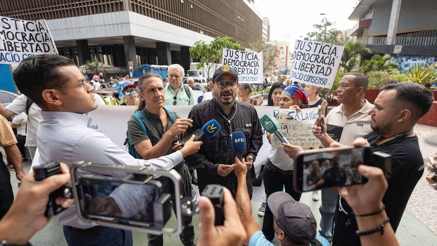 Activistas piden a mesa de diálogo elección inmediata de nuevo ente electoral venezolano