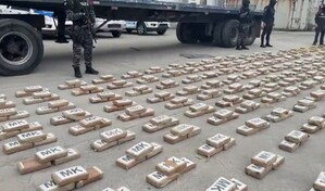Armada de Ecuador incauta 1.5 toneladas de droga, tras interceptar embarcaci&oacute;n en el mar