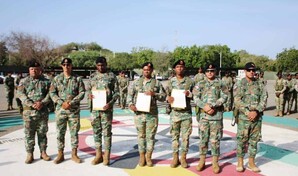 Ejército condecora a tres soldados que rechazaron soborno tras ocupar 16,800 dólares a dos haitianos