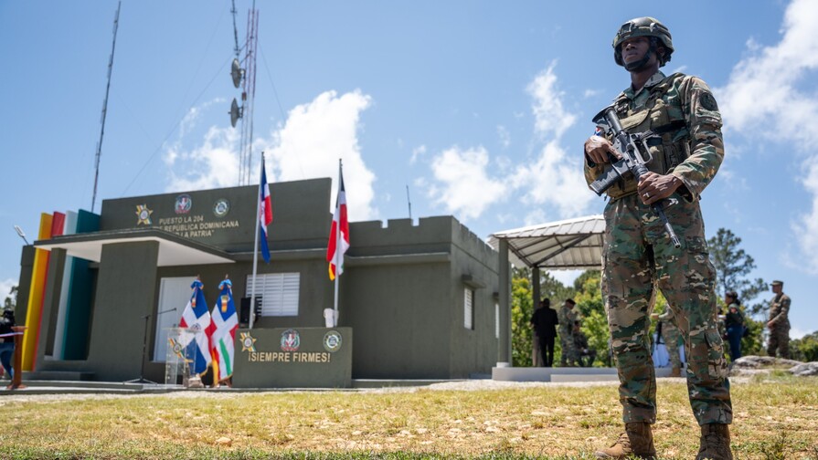 Ejército remoza y entrega el puesto militar Pirámide 204 en la Sierra de Neyba Ejército remoza y entrega el puesto militar Pirámide 204 en la Sierra de Neyba