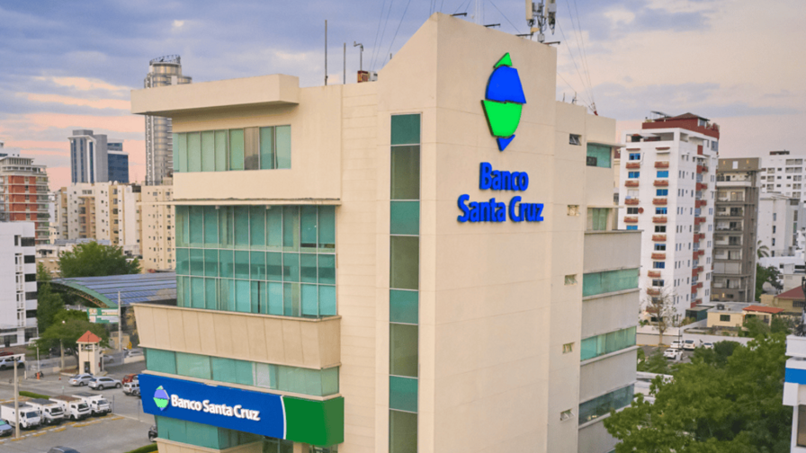 Feller Rate ratifica calificaci&oacute;n de Banco Santa Cruz en AA- y eleva sus perspectivas a "positiva"