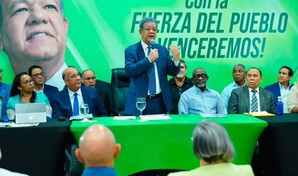 Leonel Fern&aacute;ndez pasa balance al crecimiento organizativo de la Fuerza del Pueblo de cara al 2028