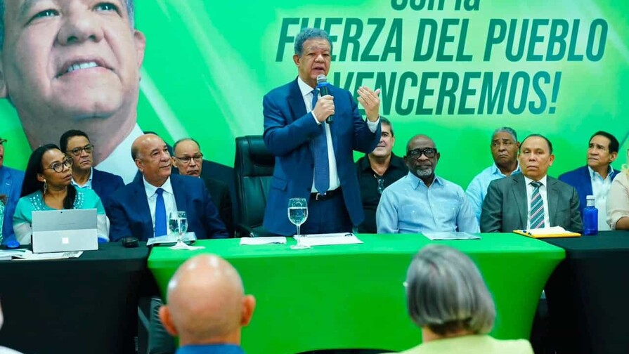 Leonel Fern&aacute;ndez pasa balance al crecimiento organizativo de la Fuerza del Pueblo de cara al 2028