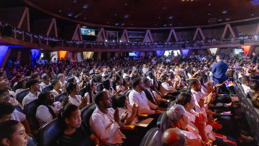 Mescyt entrega 1,500 becas internacionales con predominio en administración y carreras STEM Mescyt entrega 1,500 becas internacionales con predominio en administración y carreras STEM