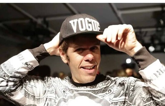 Familia de Perez Hilton confirma que recibe tratamiento m&eacute;dico tras incidente en vivo