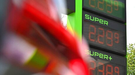 El petr&oacute;leo de Texas sube un 2.75 %, hasta 77.29 d&oacute;lares, a la espera de avances en Ormuz