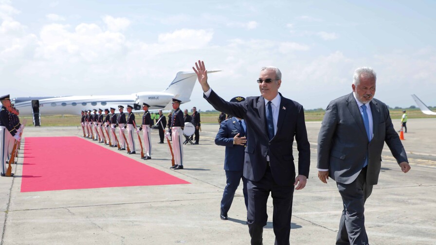 Abinader llega a Colombia para asistir a la transmisión de mando de Abelardo de la Espriella Abinader llega a Colombia para asistir a la transmisión de mando de Abelardo de la Espriella
