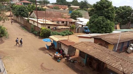 Migrantes de Honduras, Cuba y Ecuador acusan a EE. UU. de deportarlos a &Aacute;frica por sorpresa
