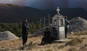 Dictan prisi&oacute;n preventiva para un alcalde por el reciente gran incendio cerca de Atenas