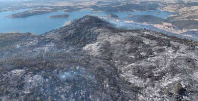 Hallan cad&aacute;ver en una casa destruida por un fuerte incendio en California