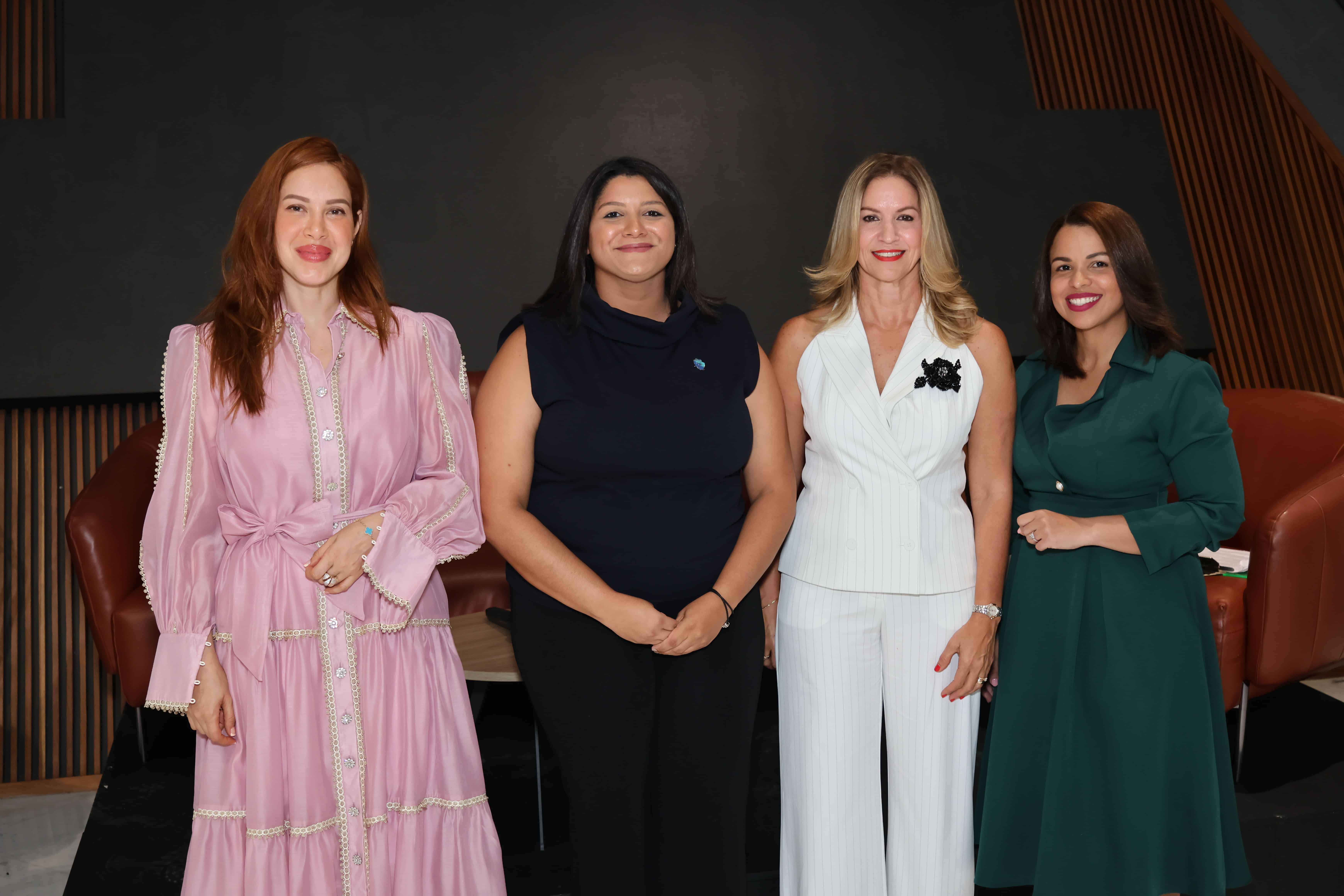 Indira Isabel Lorenzo, Maureen Tejeda Metz,, Julissa Báez y Gilsé Echavarría.