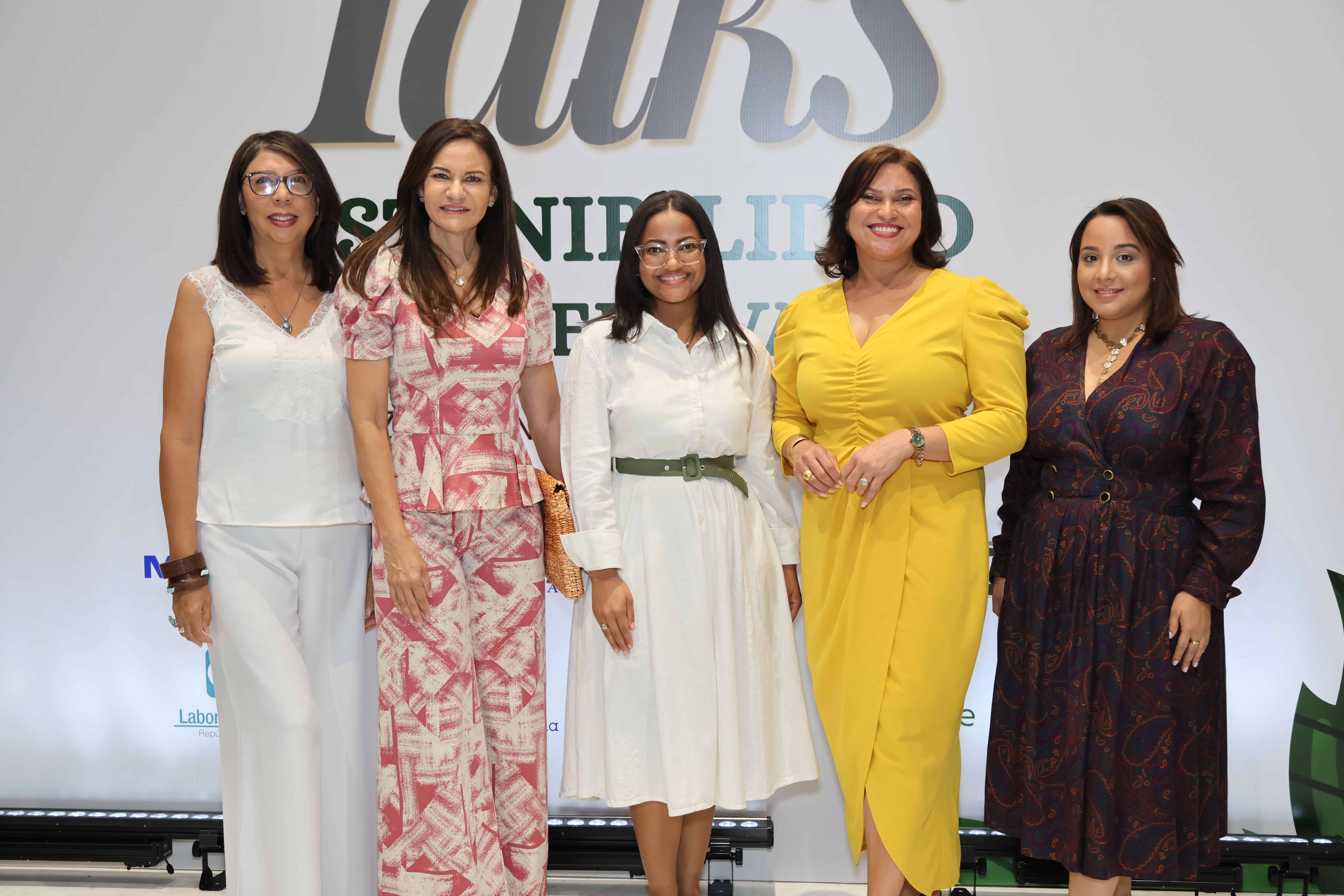 Iris Acosta, Celeste Pérez, Danielis Fermín, Vilma Batista y Stephany Ortiz.