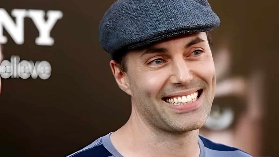 El hermano de Angelina Jolie James Haven revela que es gay