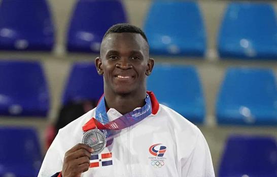 Carlos Herrera obtiene plata en karate tras caer en la final ante Allan Maldonado