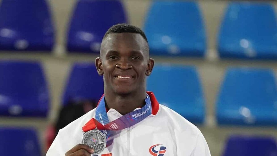 Carlos Herrera obtiene plata en karate tras caer en la final ante Allan Maldonado Carlos Herrera obtiene plata en karate tras caer en la final ante Allan Maldonado
