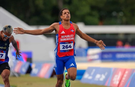 Ferdy Agramonte conquista el oro en los 800 metros y lleva a Dominicana a 33 preseas doradas
