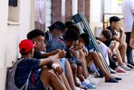 Cientos de menores deambulan por Ceuta desde hace una semana a la espera de ser atendidos