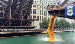 Miles de patitos de goma llenan el río Chicago en apoyo a las Olimpiadas Especiales