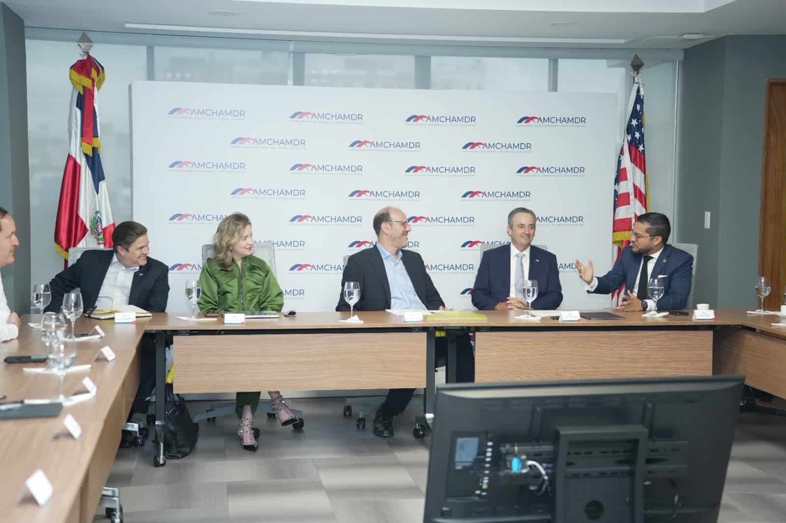 Encuentro organizado por la Cámara Americana de Comercio de la República Dominicana (Amchamdr).