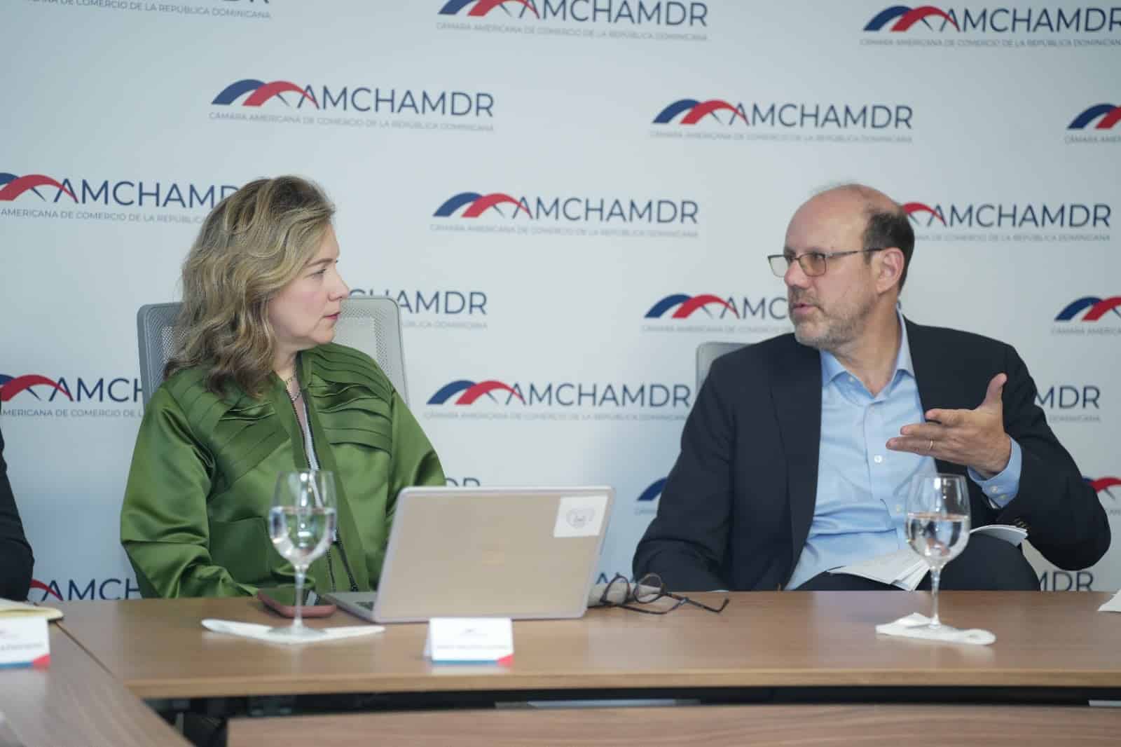 Encuentro organizado por la Cámara Americana de Comercio de la República Dominicana (Amchamdr).
