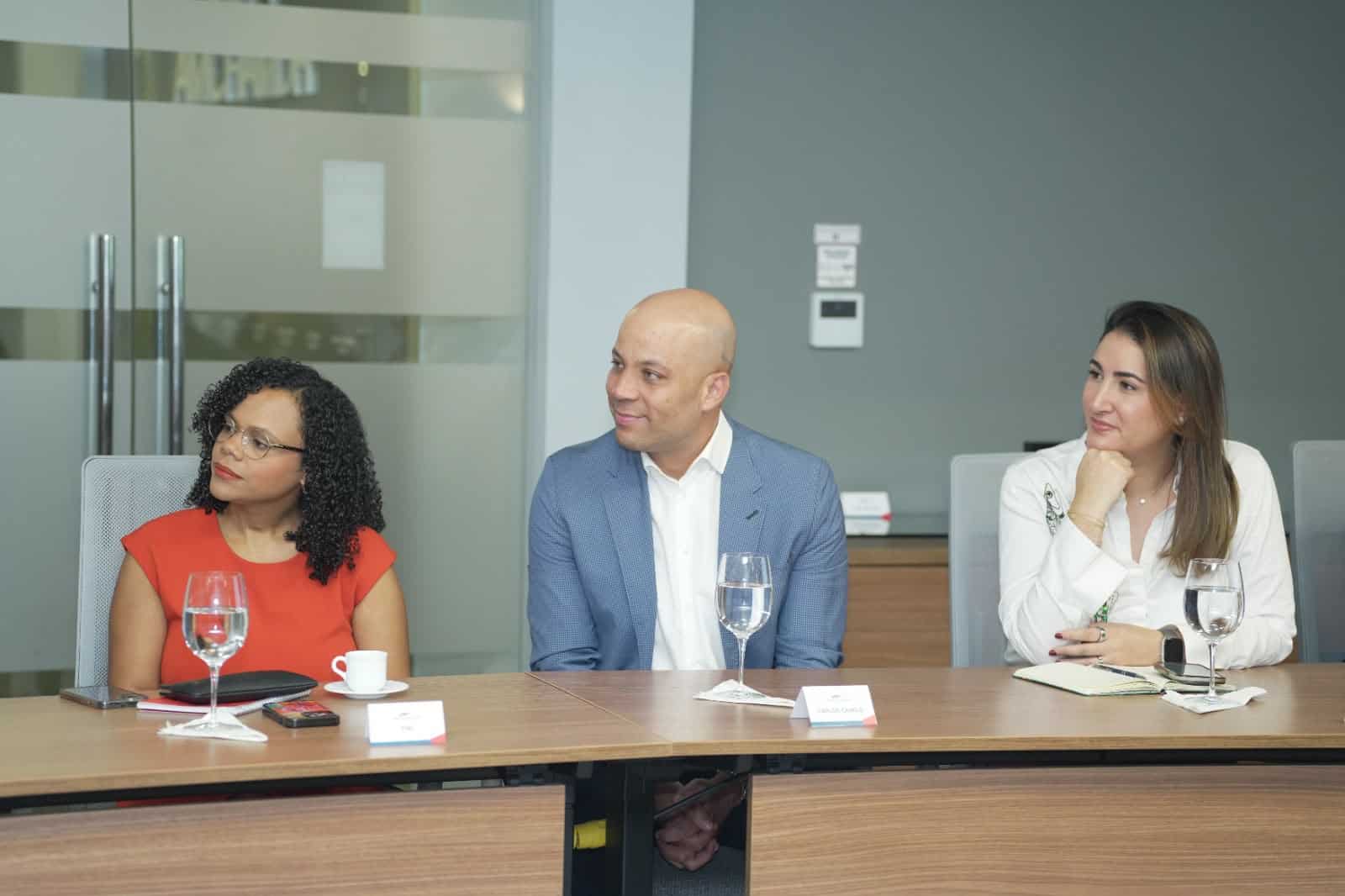 Encuentro organizado por la Cámara Americana de Comercio de la República Dominicana (Amchamdr).