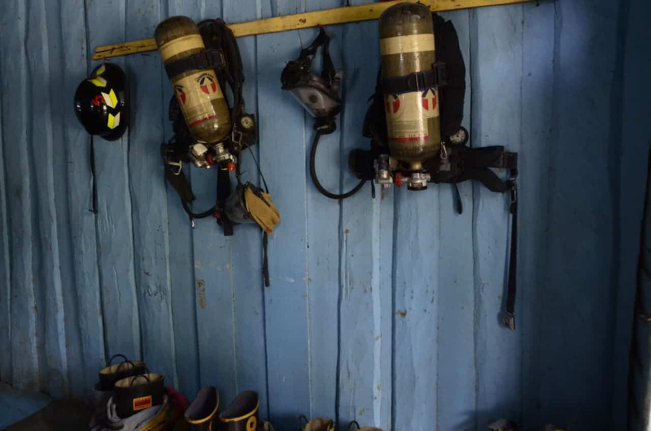 A los bomberos del distrito municipal de Jicomé le faltan equipos.