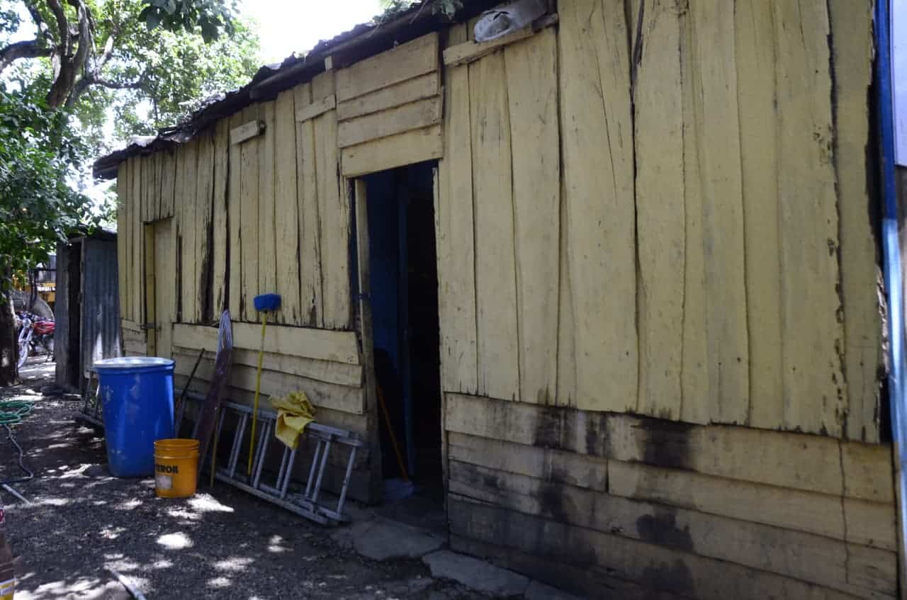 La casa que ocupan los bomberos de Jicomé es de madera y techada de zinc.